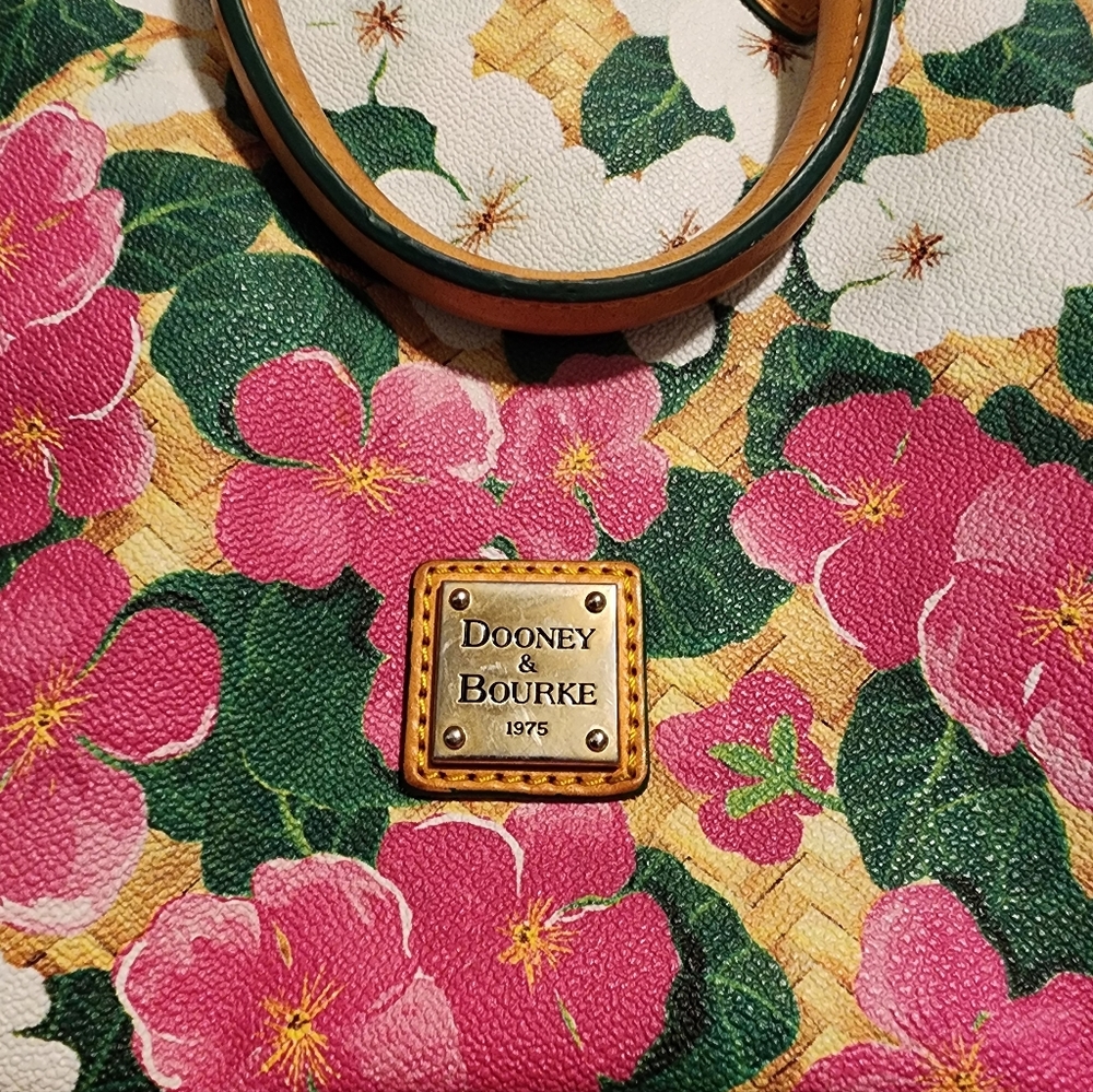 🌸 Vibrant Dooney & Bourke Hydrangea Basketweave Satchel. 🌸 - Picture 4 of 7